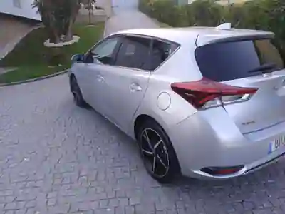 Toyota Auris 2018 - 14250 EUR, 188000 km - foto 2 de 11