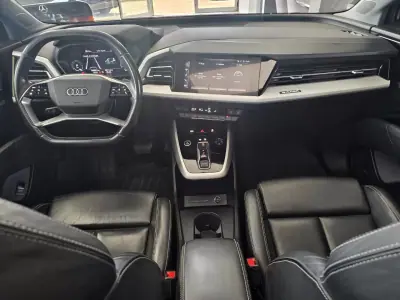 Audi Q4 e-tron 2021 - 26990 EUR, 104822 km - AUTO.MOTO.pt - 104822km - foto 26 de 33