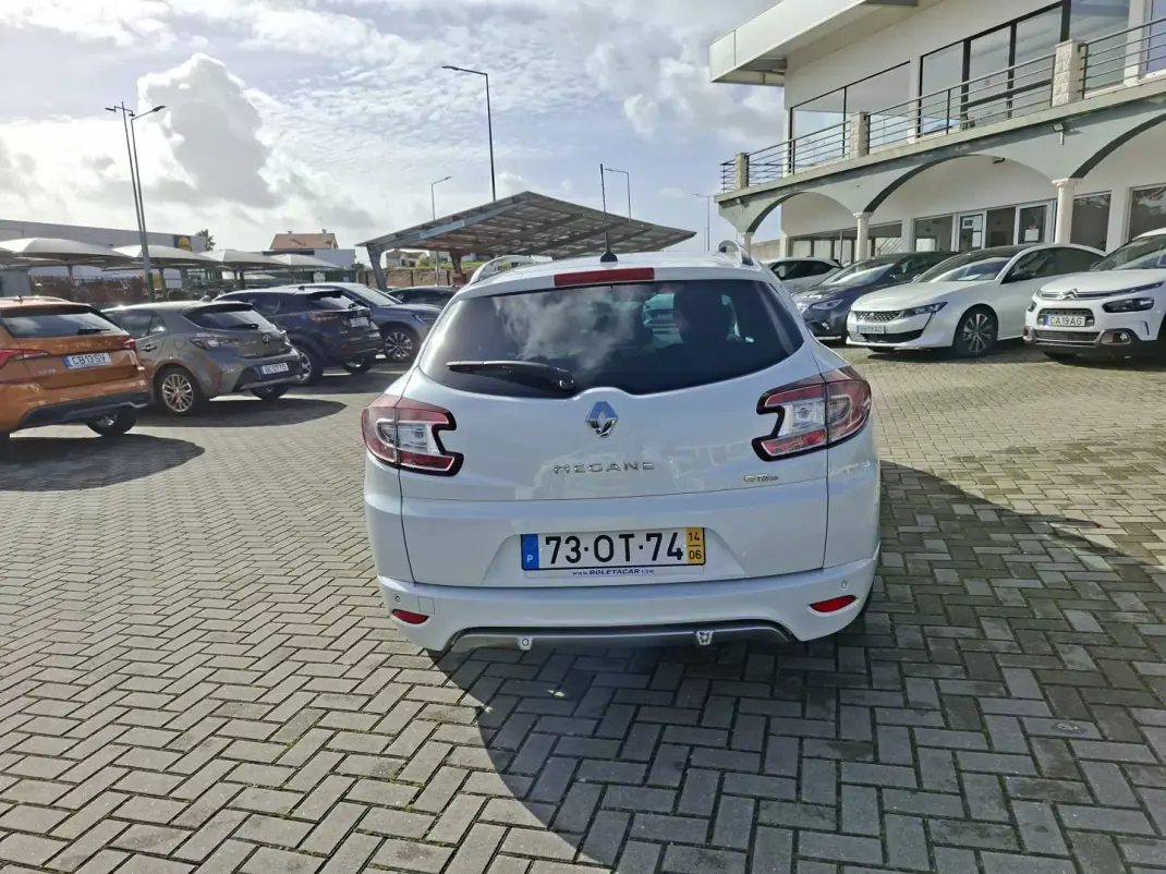 Renault Mégane Sport Tourer 2014 - 11500 EUR, 130900 km - AUTO.MOTO.pt - 130900km - foto 7 de 28