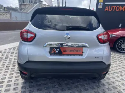 Renault Captur 2015 - 11950 EUR, 87236 km - foto 6 de 12
