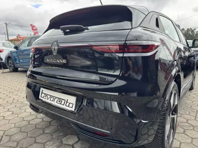 Renault Mégane E-Tech 2022 - 22500 EUR, 89000 km - AUTO.MOTO.pt - 89000km - foto 27 de 44