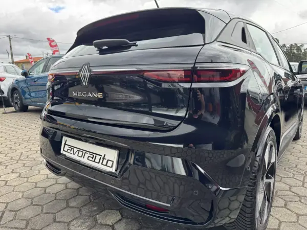 Renault Mégane E-Tech 2022 - 22500 EUR, 89000 km - AUTO.MOTO.pt - 89000km - foto 27 de 44