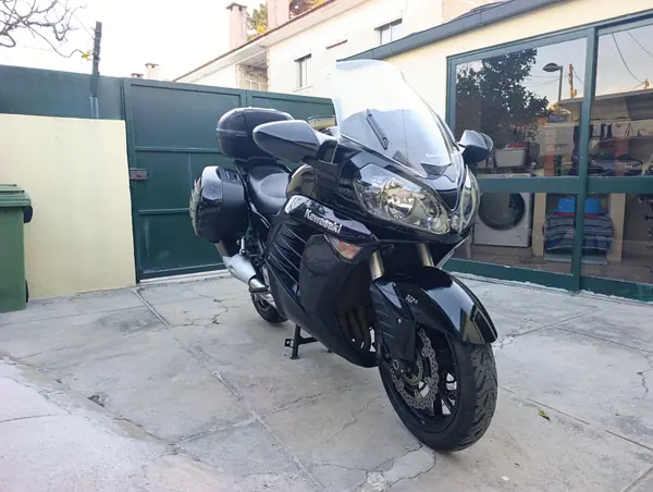 Kawasaki GTR 2012 Petrol — 44 200 km · Porto Kawasaki GTR 2012 Petrol