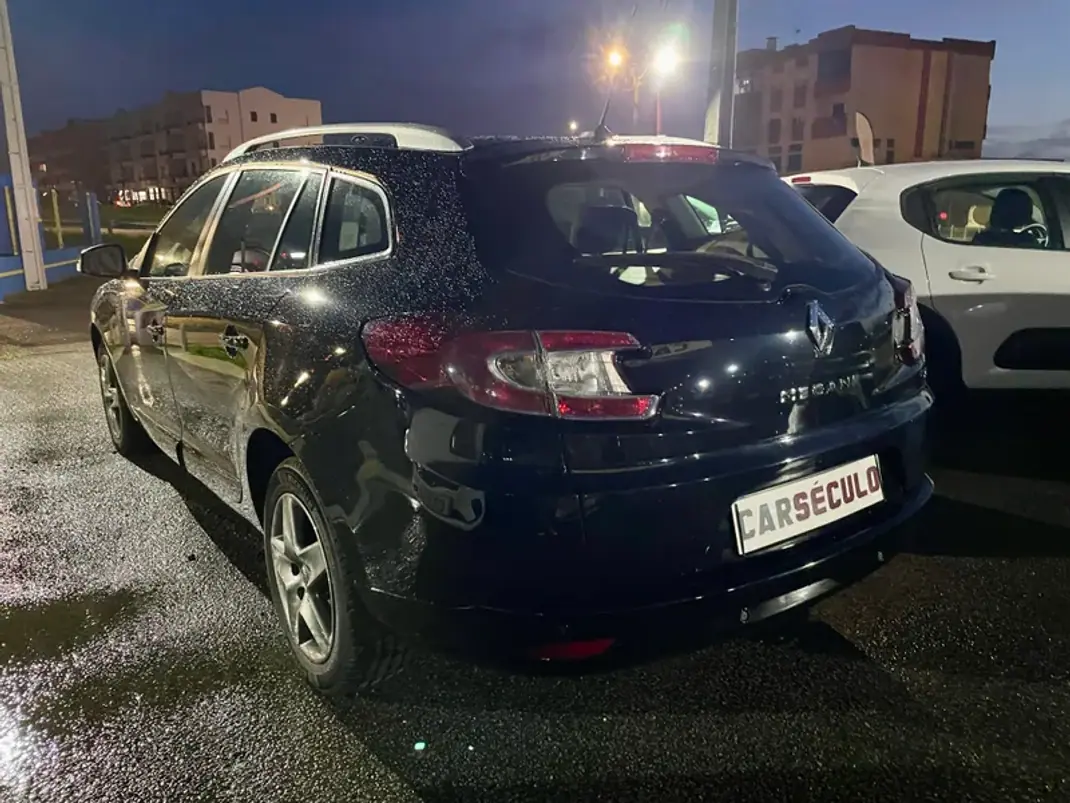 Renault Mégane Sport Tourer 2015 - 12350 EUR, 155869 km - AUTO.MOTO.pt - 155869km - foto 4 de 25
