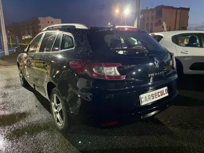 Renault Mégane Sport Tourer 2015 - 12350 EUR, 155869 km - AUTO.MOTO.pt - 155869km - foto 4 de 25