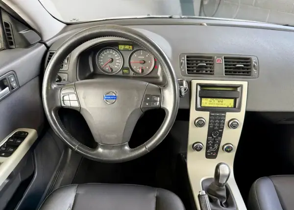 Volvo V50 2008 - 7990 EUR, 228855 km - AUTO.MOTO.pt - 228855km - foto 11 de 15