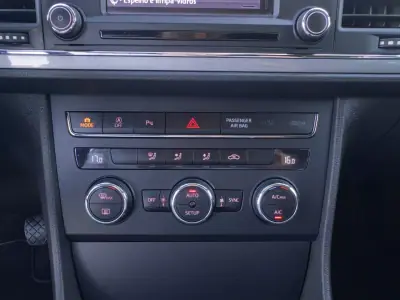 SEAT Leon 2013 - 11500 EUR, 253000 km - AUTO.MOTO.pt - 253000km - foto 33 de 38