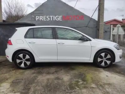 Volkswagen e-Golf 2019 - 15900 EUR, 81000 km - AUTO.MOTO.pt - 81000km - foto 5 de 26