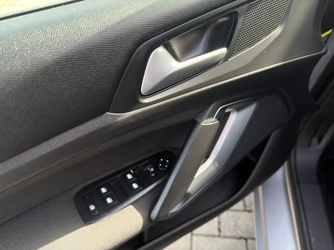 Peugeot 308 SW 2020 - 12990 EUR, 135191 km - AUTO.MOTO.pt - 135191km - foto 19 de 21