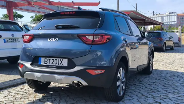 Kia Stonic 2025 - 17490 EUR, 15360 km - AUTO.MOTO.pt - 15360km - foto 4 de 9