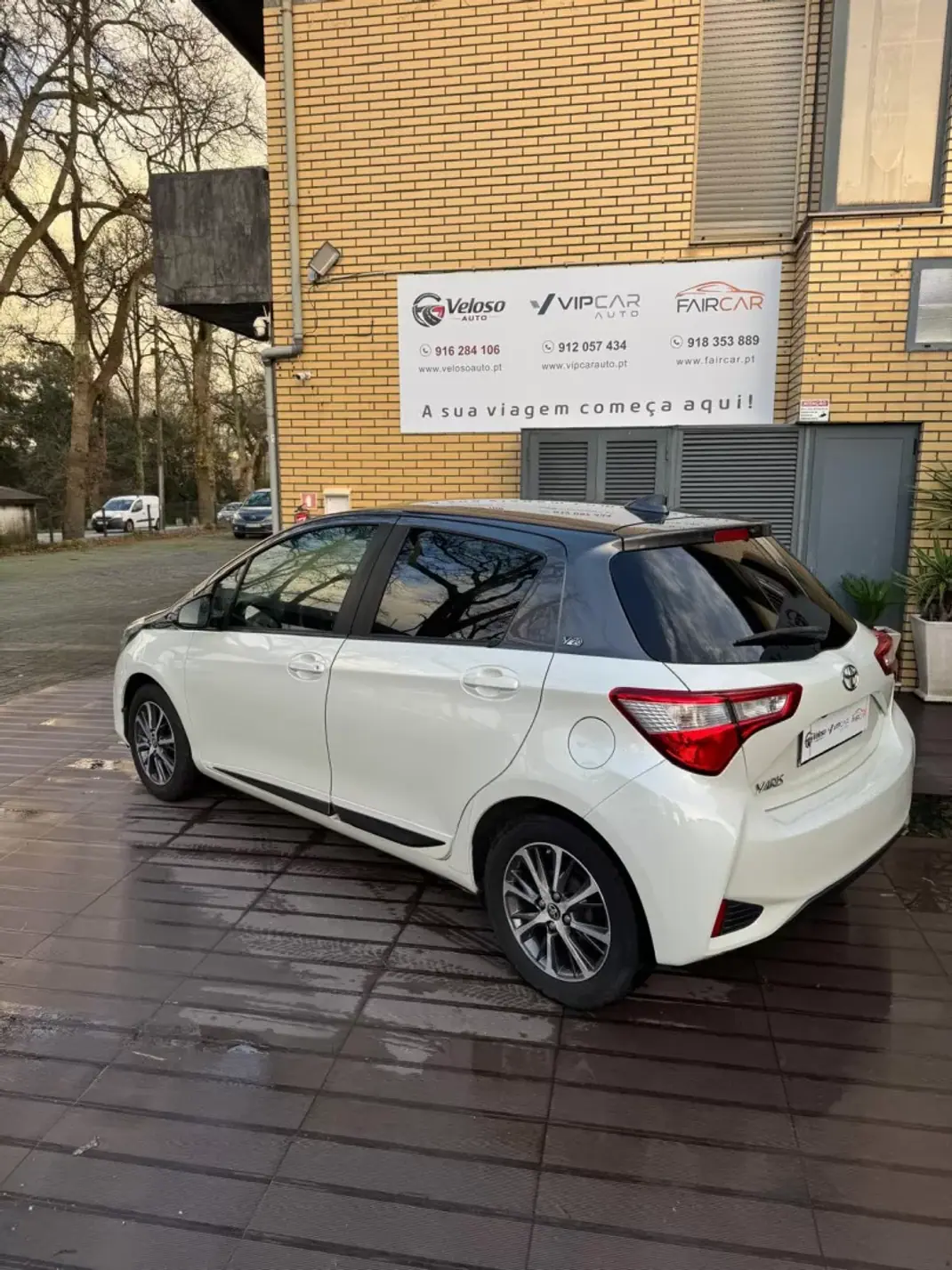 Toyota Yaris 2019 - 13490 EUR, 122240 km - AUTO.MOTO.pt - 122240km - foto 2 de 14