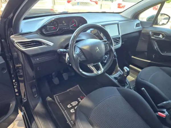 Peugeot 208 2018 - 9500 EUR, 92000 km - AUTO.MOTO.pt - 92000km - foto 16 de 16