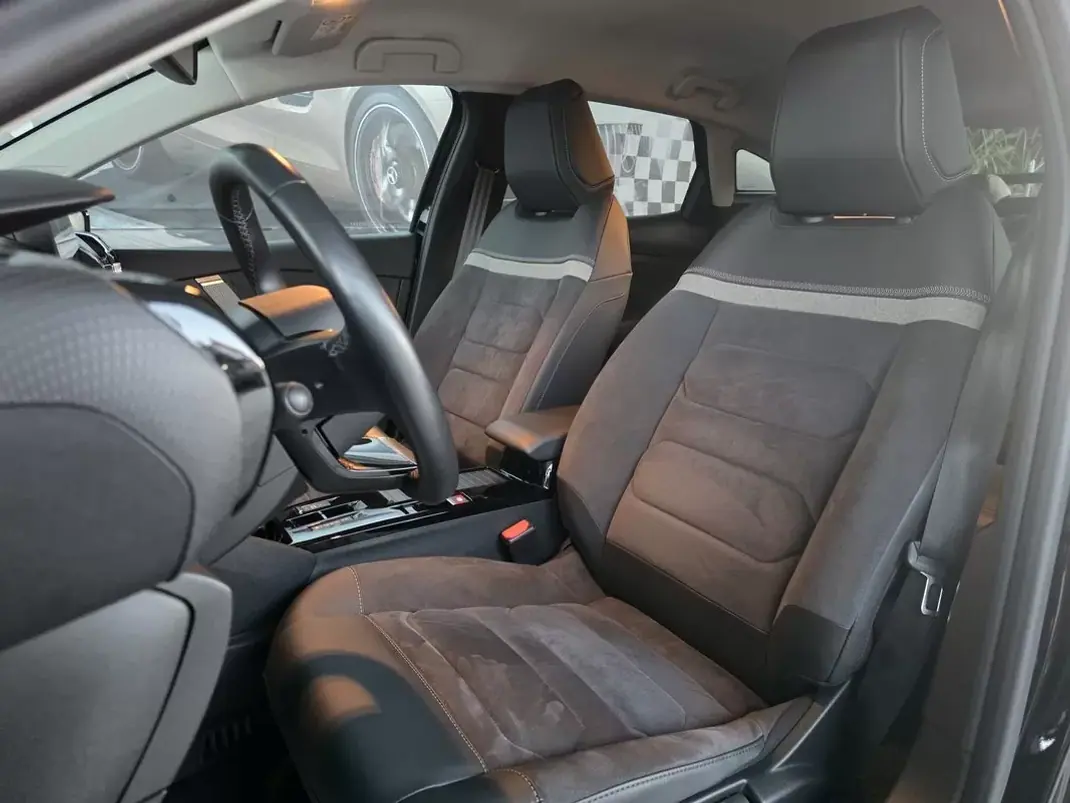 Citroën e-C4 2025 - 24990 EUR, 9485 km - 9485km - foto 7 de 13