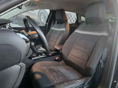Citroën e-C4 2025 - 24990 EUR, 9485 km - 9485km - foto 7 de 13