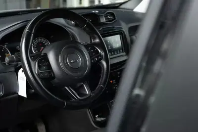 Jeep Renegade 2020 - 18500 EUR, 99000 km - AUTO.MOTO.pt - 99000km - foto 11 de 31