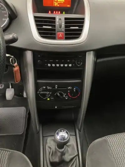 Peugeot 207 2007 - 4990 EUR, 227955 km - AUTO.MOTO.pt - 227955km - foto 9 de 15