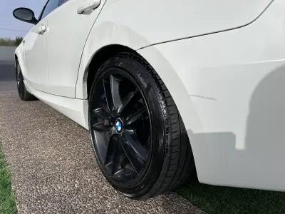 BMW 118 2009 - 10900 EUR, 240000 km - AUTO.MOTO.pt - 240000km - foto 13 de 14