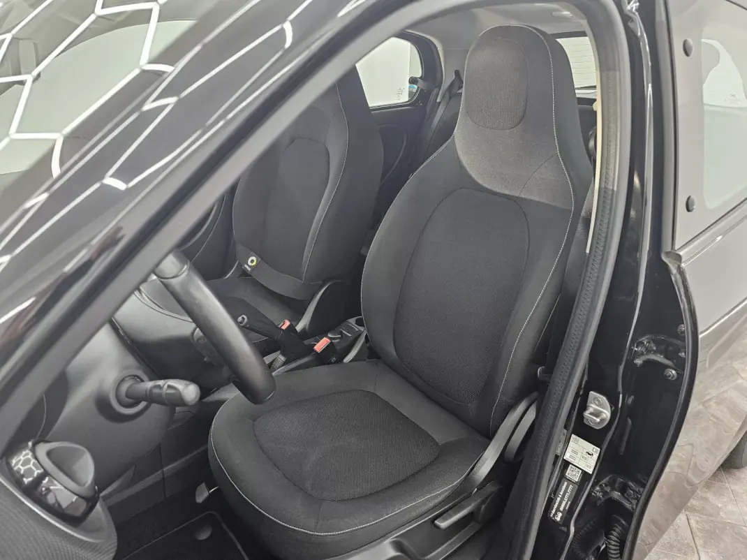 Smart ForFour 2019 - 11000 EUR, 70757 km - 70757km - foto 9 de 29