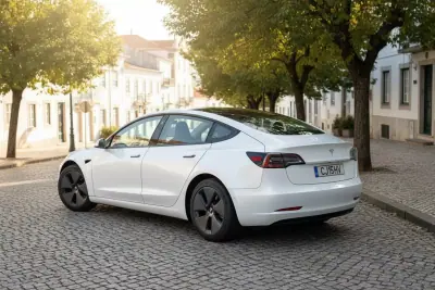 Tesla Model 3 2023 - 30450 EUR, 61000 km - AUTO.MOTO.pt - 61000km - foto 2 de 22