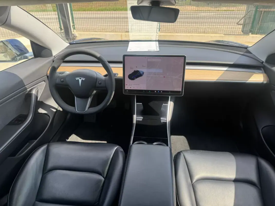 Tesla Model 3 2019 - 25030 EUR, 171000 km - AUTO.MOTO.pt - 171000km - foto 2 de 22