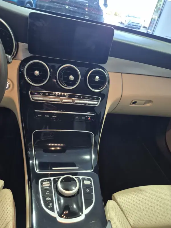 Mercedes-Benz C 300 2020 - 25500 EUR, 103000 km - AUTO.MOTO.pt - 103000km - foto 17 de 36