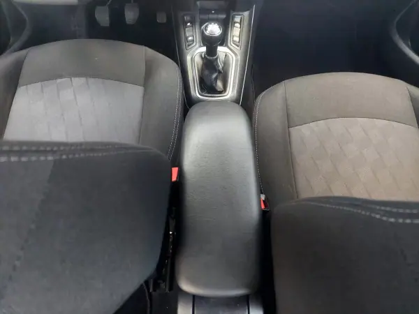 Citroën C-Elysée 2018 - 12500 EUR, 63213 km - AUTO.MOTO.pt - 63213km - foto 20 de 25
