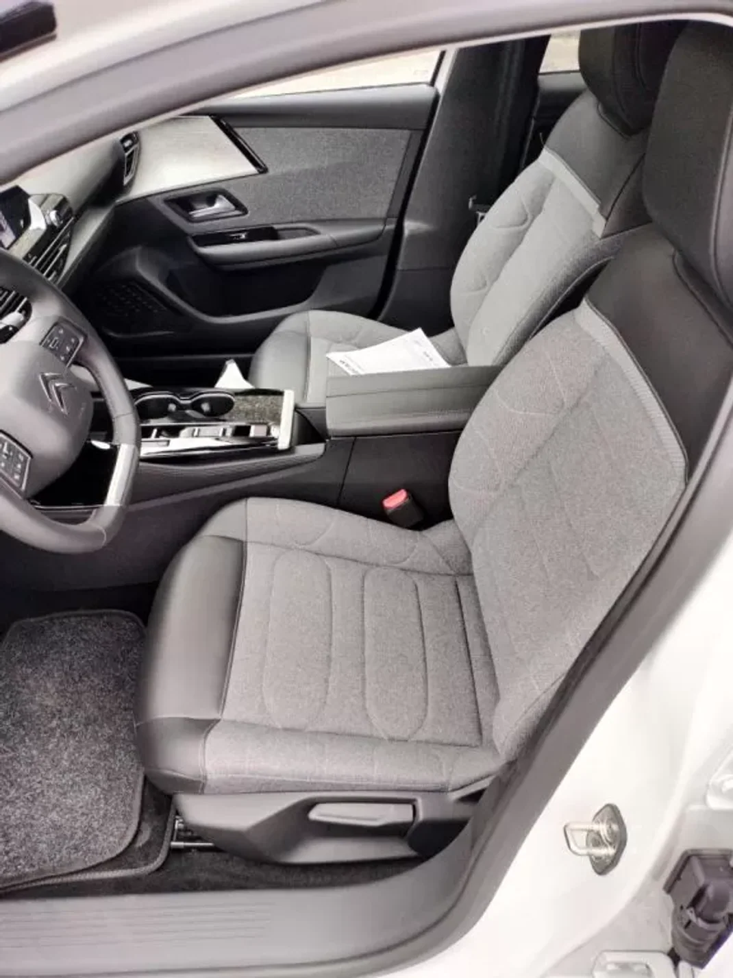 Citroën C5 X 2023 - 35000 EUR, 6500 km - AUTO.MOTO.pt - 6500km - foto 12 de 29