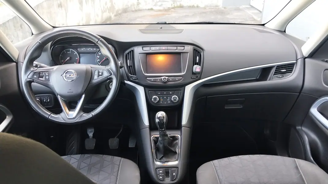 Opel Zafira 2019 - 18750 EUR, 116293 km - 116293km - foto 10 de 15