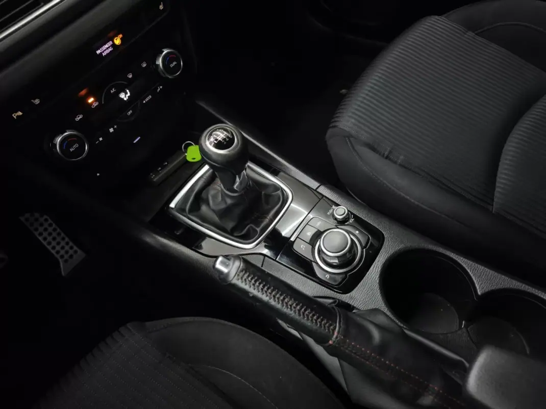 Mazda 3 2016 - 12450 EUR, 207205 km - AUTO.MOTO.pt - 207205km - foto 34 de 40