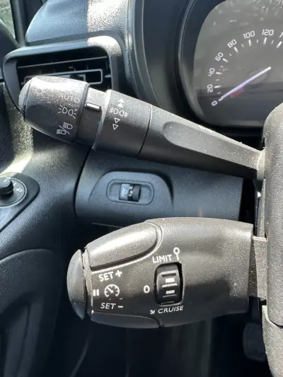 Citroën Berlingo 1.5 Hdi 2020 - 12900 EUR, 120000 km - AUTO.MOTO.pt - 120000km - foto 36 de 53