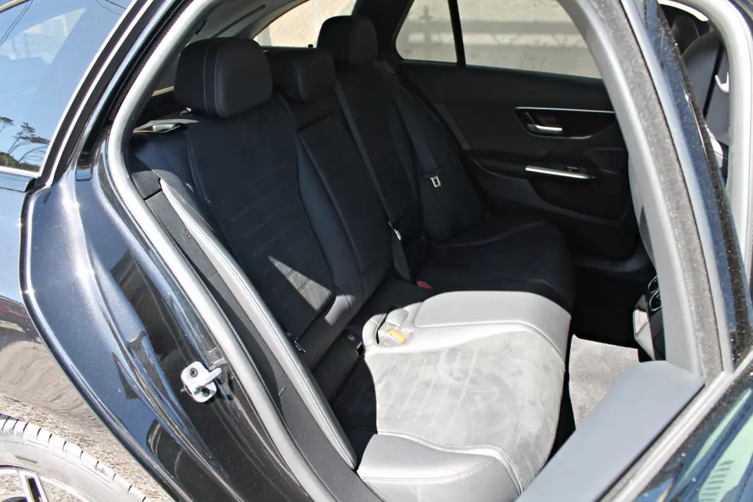 Mercedes-Benz C 300 2024 - 49990 EUR, 28094 km - AUTO.MOTO.pt - 28094km - foto 18 de 31