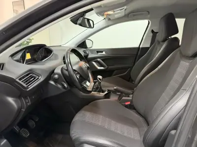 Peugeot 308 2017 - 11990 EUR, 112000 km - 112000km - foto 10 de 19