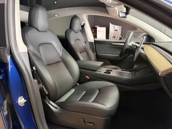 Tesla Model Y 2022 - 37990 EUR, 52574 km - AUTO.MOTO.pt - 52574km - foto 11 de 15