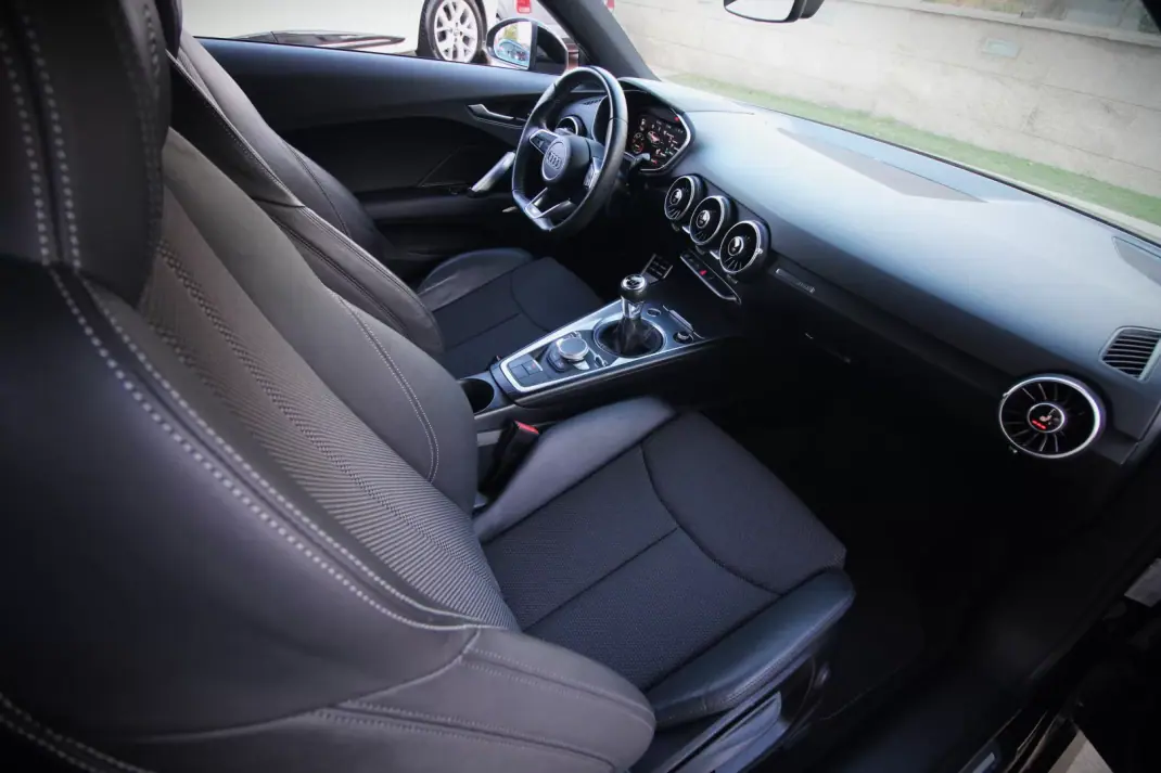 Audi TT Roadster 2015 - 23990 EUR, 151000 km - 151000km - foto 43 de 47