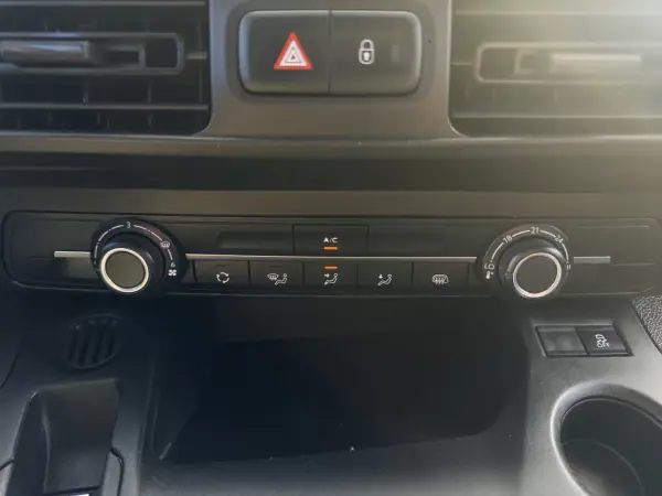 Peugeot Partner 2019 - 12990 EUR, 141000 km - AUTO.MOTO.pt - 141000km - foto 27 de 30