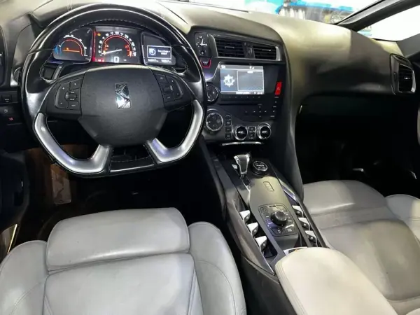 Citroën DS5 2014 - 12900 EUR, 162998 km - AUTO.MOTO.pt - 162998km - foto 8 de 14