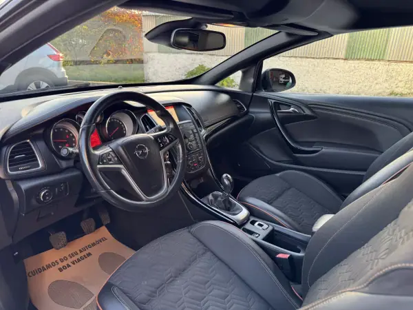 Opel Cascada 2018 - 16900 EUR, 128000 km - AUTO.MOTO.pt - 128000km - foto 14 de 43