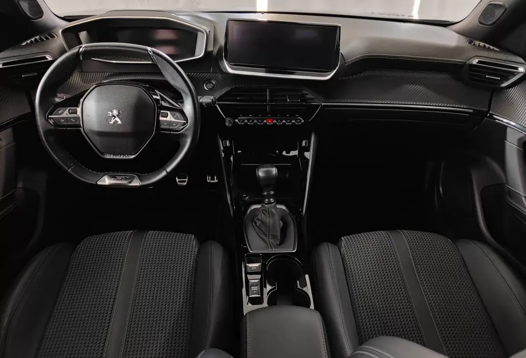 Peugeot 2008 2020 - 15990 EUR, 67000 km - AUTO.MOTO.pt - 67000km - foto 35 de 61