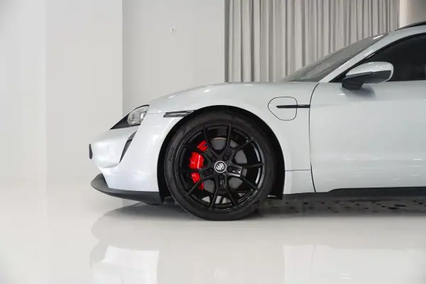 Porsche Taycan Sport Turismo 2024 - 74950 EUR, 55673 km - AUTO.MOTO.pt - 55673km - foto 10 de 57