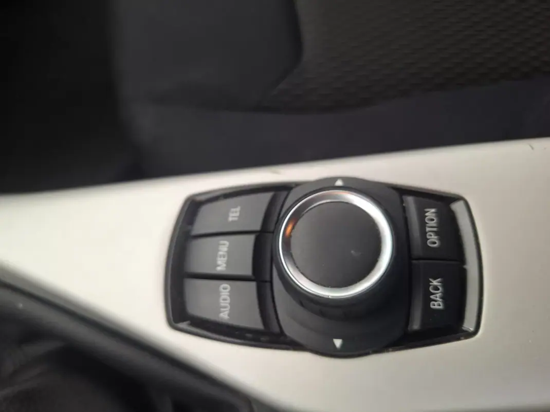 BMW 118 2013 - 11500 EUR, 170377 km - 170377km - foto 13 de 24