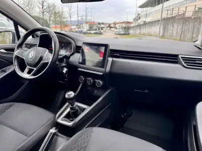 Renault Clio 2019 - 13500 EUR, 80000 km - AUTO.MOTO.pt - 80000km - foto 13 de 22