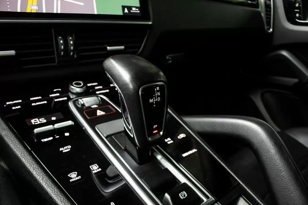 Porsche Cayenne Coupé 2020 - 69890 EUR, 126171 km - AUTO.MOTO.pt - 126171km - foto 20 de 45