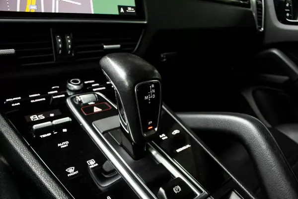 Porsche Cayenne Coupé 2020 - 69890 EUR, 126171 km - AUTO.MOTO.pt - 126171km - foto 20 de 45