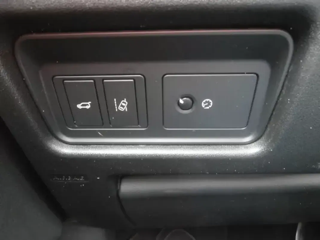 Land Rover Discovery Sport 2017 - 22500 EUR, 165585 km - 165585km - foto 21 de 37