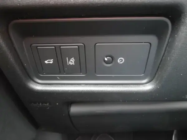 Land Rover Discovery Sport 2017 - 22500 EUR, 165585 km - AUTO.MOTO.pt - 165585km - foto 21 de 37