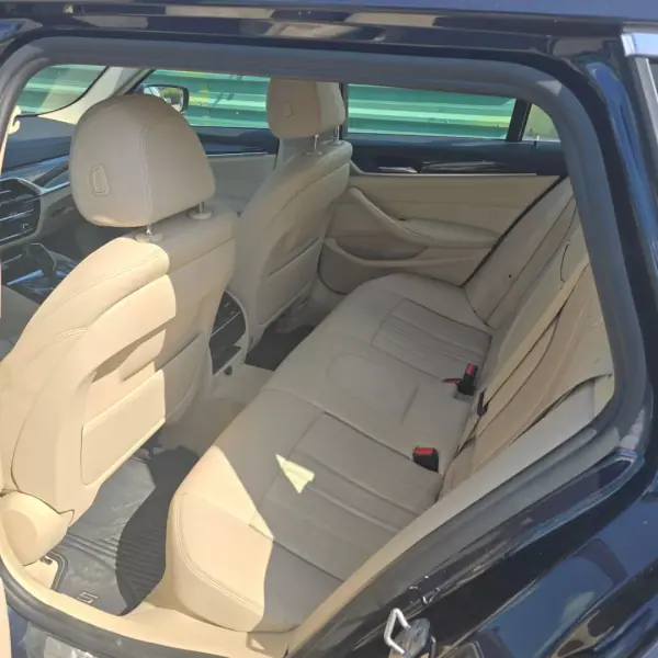 BMW 520 Gran Turismo 2018 - 24900 EUR, 178000 km - AUTO.MOTO.pt - 178000km - foto 5 de 12