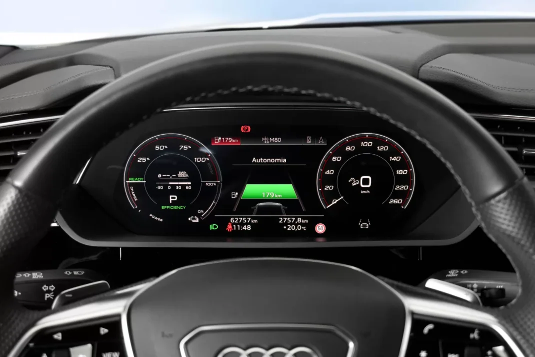 Audi e-tron Sportback 2022 - 47500 EUR, 62757 km - AUTO.MOTO.pt - 62757km - foto 8 de 19