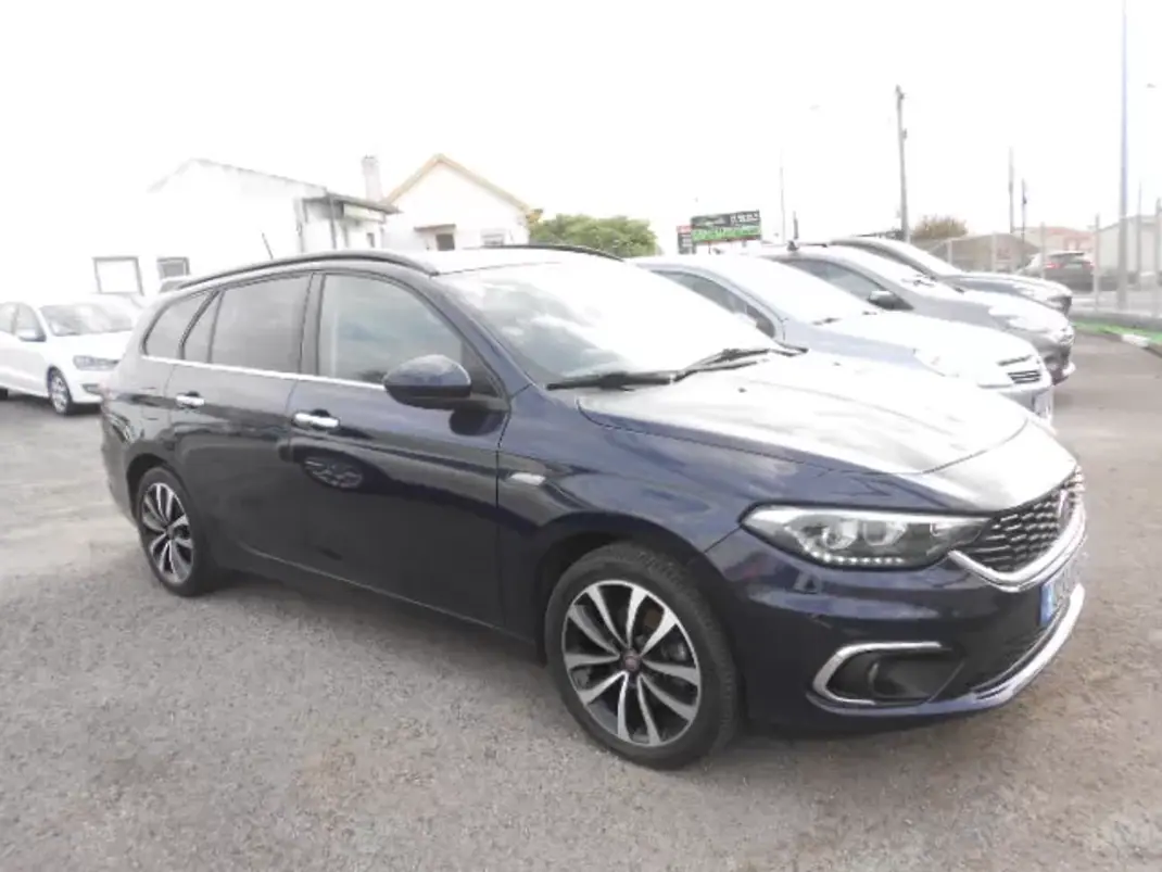 Fiat Tipo 2018 - 13500 EUR, 106069 km - AUTO.MOTO.pt - 106069km - foto 1 de 12