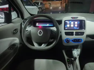 Renault Zoe 2019 - 10950 EUR, 82000 km - AUTO.MOTO.pt - 82000km - foto 2 de 18