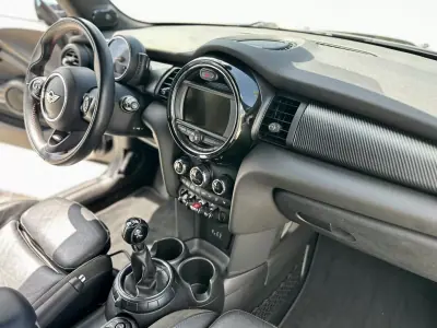 MINI 3 Portas 2017 - 14990 EUR, 95000 km - AUTO.MOTO.pt - 95000km - foto 31 de 32
